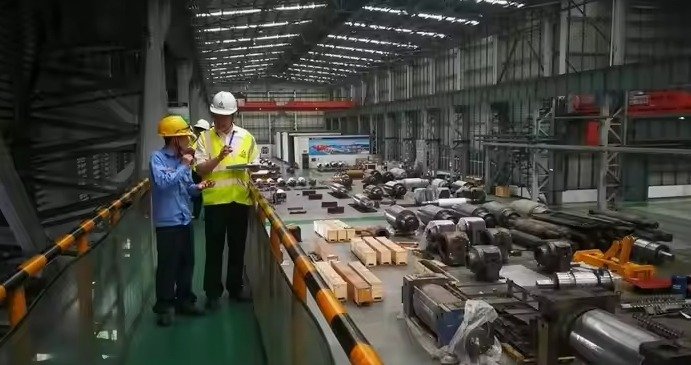 Two people are discussing on site.