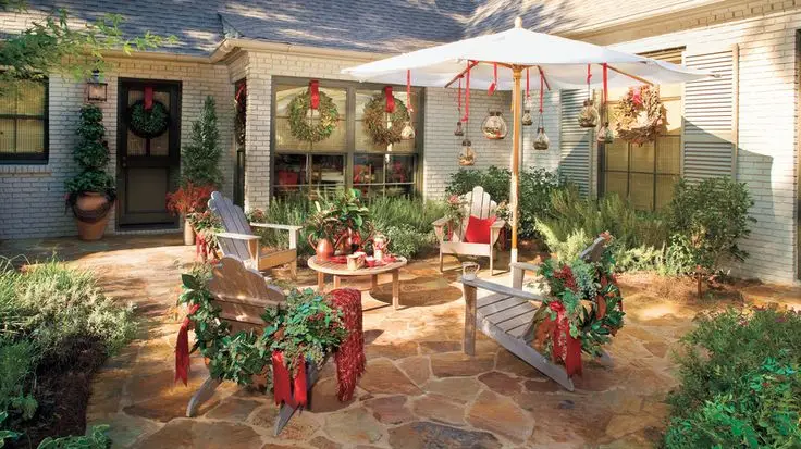 Seasonal and Holiday Décor